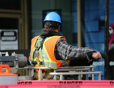 construction-worker-569126_1920